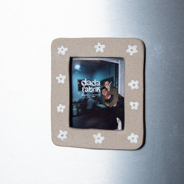 [Précommande] Cadre Magnétique - Fleur blanche terre café