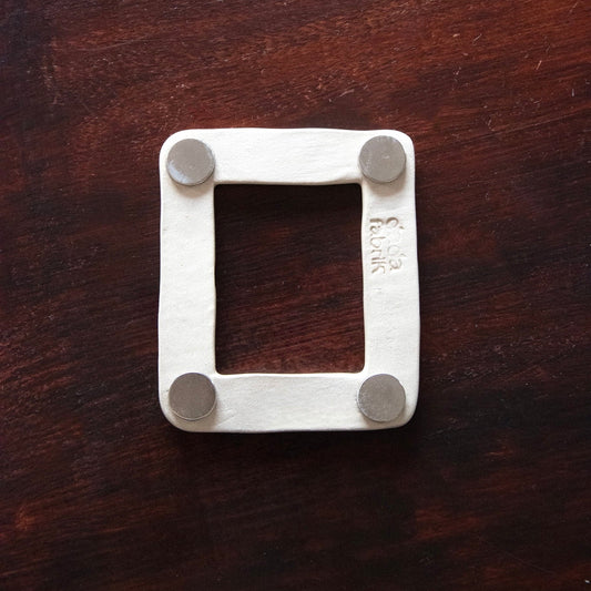 [Précommande] Cadre Magnétique - Fleur blanche terre café