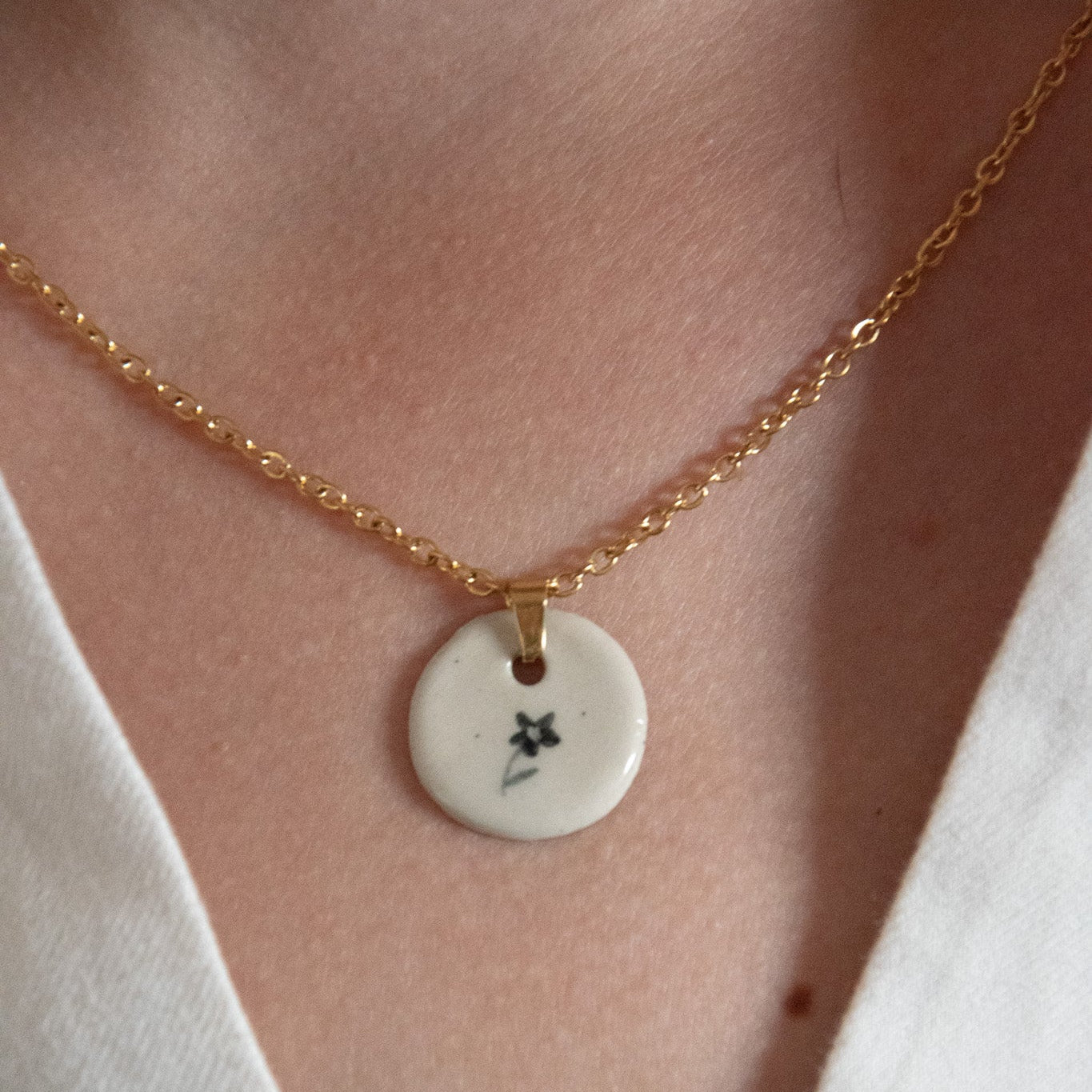 Collier pendantif rond - Marguerite